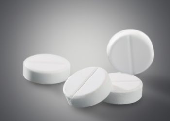 Deutsche Forscher haben herausgefunden, dass ein bestimmtes Risikogen die blutgerinnungshemmende Wirkung von Aspirin verringert. Dadurch wird die Wahrscheinlichkeit eines Todes durch Herzinfarkt erhöht. (Bild: BillionPhotos.com/fotolia.com)