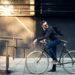 Ein aktiver Weg zum Arbeitsplatz,beispielweise mit dem Fahrrad oder öffentlichen Verkehrsmitteln, hilft uns abzunehmen und senkt unseren BMI. (Bild: bernardbodo/fotolia.com)
