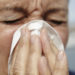 Durch die Kälteeinbrüche der vergangenen Wochen wurde der Beginn des Birkenpollenflugs leicht verzögert, so dass Allergiker über Ostern noch verschon bleiben. (Bild: miamariam/fotolia.com)