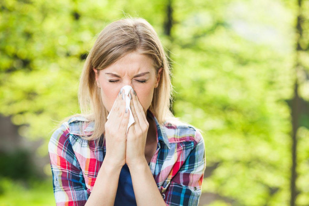 Die diesjährige Heuschnupfensison hat infolge des wechselhaften Wetter für Alleriker turbulent begonnen. (Bild: djoronimo/fotolia.com)