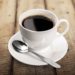 Wer seinen Kaffee nicht in Ruhe genießt, sondern sich mitnehmen will, sollte bei Mehrweg-to-go-Bechern aus Bambus Vorsicht walten lassen. In den Bechern können gesundheitsgefährdende Substanzen stecken. (Bild: BillionPhotos.com/Fotolia.com)
