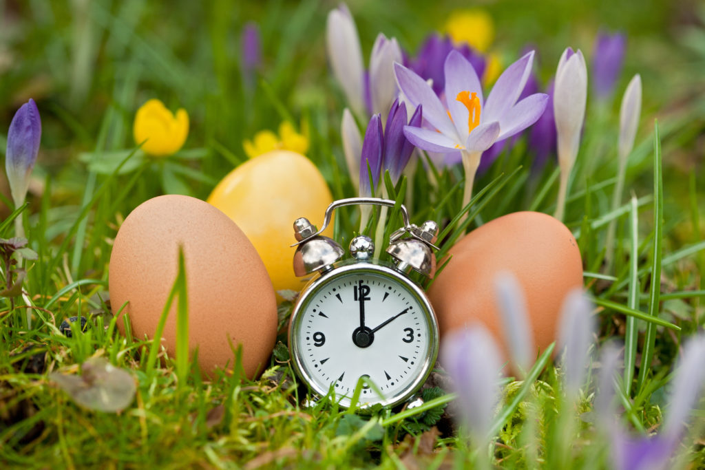 Am Osterwochenende wird die Uhr auf Sommerzeit umgestellt. Experten empfehlen, den Schlafrhythmus schrittweise anzupassen. (Bild: diesidie/fotolia.com)