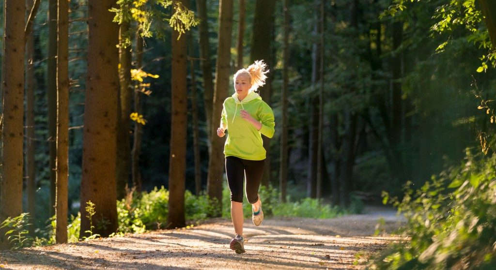 Intensive Bewegung reduziert das Hungergefühl. (Bild: kasto/fotolia.com)