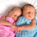 Die Geburt von Zwillingen ist eigentlich nichts Ungewöhnliches. Doch wenn die Geschwister mit drei Monaten Zeitunterschied zur Welt kommen, dann sehr wohl. (Bild: Patryk Kosmider/fotolia.com)