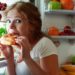 Wissenschaftler haben untersucht, wie effektiv die verschiedenen Therapieformen bei einer Binge-Eating-Störung sind. Die Psychotherapie hat sich dabei als hoch effektiv in der Behandlung der Essanfälle erwiesen. (Bild: JenkoAtaman/fotolia.com)