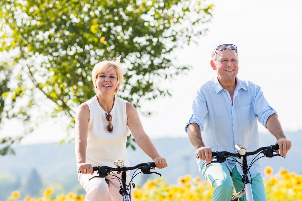 Fahrradfahren hält jung. Bild: Kzenon - fotolia