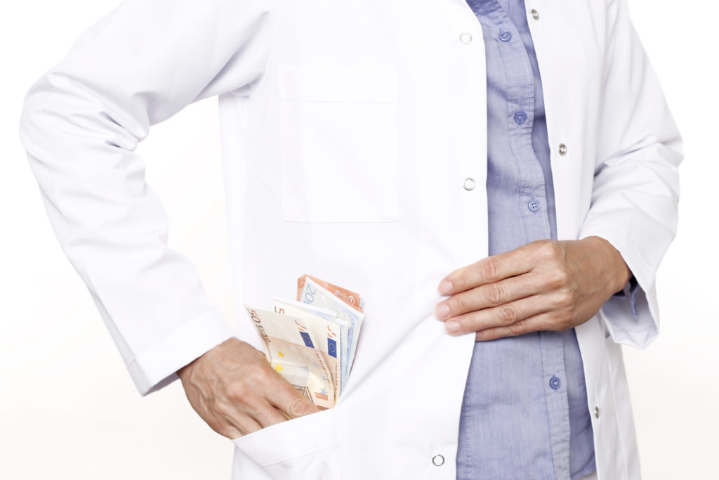 Mehrere Physiotherapeuten und ein Mediziner aus Sachsen stehen unter dem Verdacht, jahrelang bei Abrechnungen betrogen zu haben. (Bild: christopher-oliver/fotolia.com)