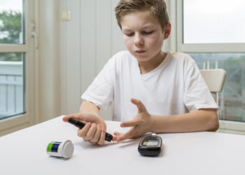 Immer mehr Kinder leiden an Typ-1-Diabetes. In Studien hat sich gezeigt, dass eine Insulinpumpe bei ihnen Vorteile gegenüber einer Injektionstherapie mit Pen oder Spritze bringt. (Bild: rkris/fotolia.com)