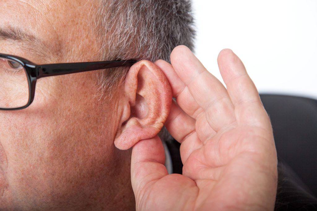Implantierbare Hörhilfen sind heute vielseitig einsetzbar und ermöglichen eine deutliche Verbesserung des Hörvermögens. (Bild: Edler von Rabenstein/fotolia.com)