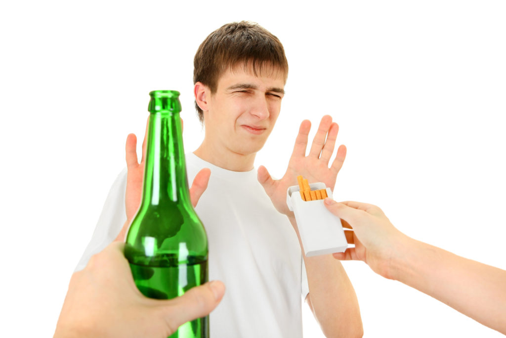 Rauchen kommt bei deutschen Jugendlichen immer stärker aus der Mode. Auch der Alkoholkonsum von Teenagern sinkt. (Bild: Sabphoto/fotolia.com)