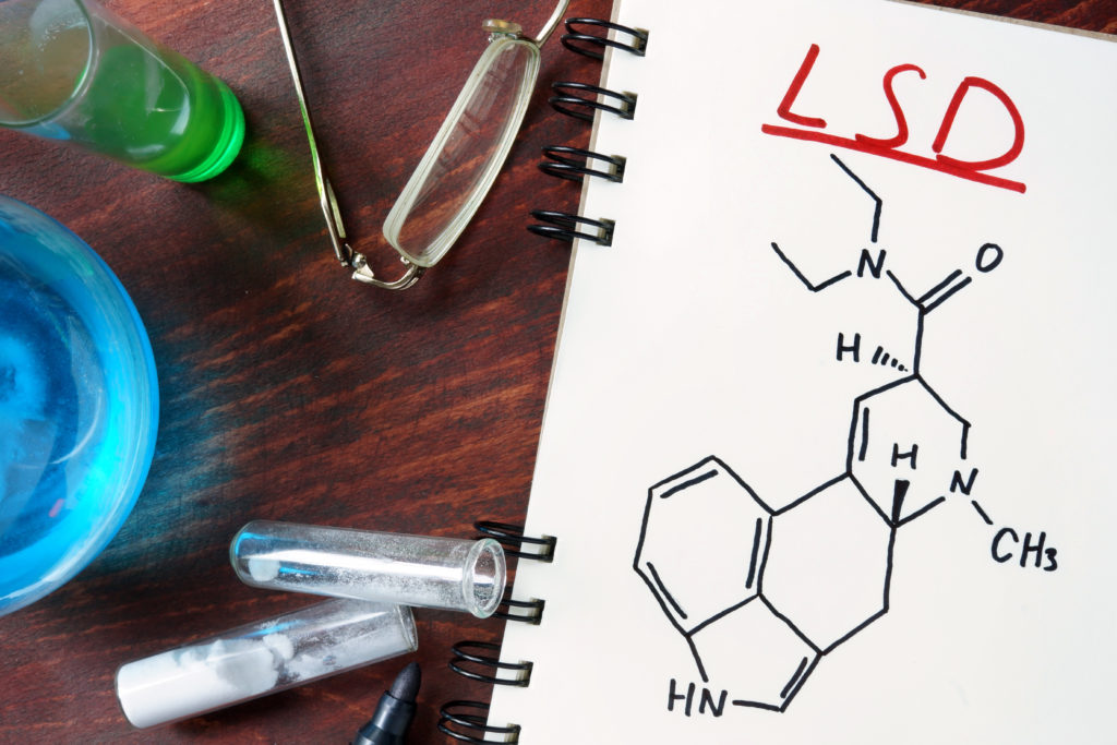 Forschern gelang es jetzt zum ersten Mal, Bilder vom menschlichen Gehirn zu machen, während dieses unter dem Einfluss von LSD steht. Dadurch ist es den Medizinern möglich, die Auswirkungen der Droge besser zu verstehen und sie eventuell für therapeutische Zwecke einzusetzen. (Bild: designer491/fotolia.com)