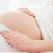 Obwohl werdende Mütter ein immer größeres Bäuchlein bekommen und sich bei ihnen typische Anzeichen wie Übelkeit zeigen, merken manche Frauen nicht, das sie schwanger sind. (Bild: Photographee.eu/fotolia.com)