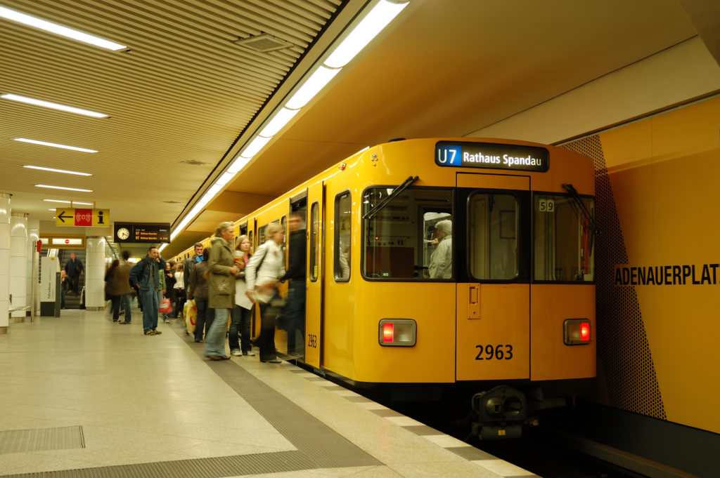 Forscher des RKI untersuchen Mikroorganismen im Berliner U-Bahnnetz. (Bild: philipus/fotolia.com) 