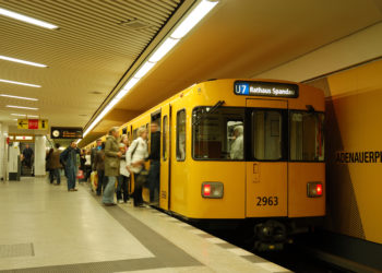 Forscher des RKI untersuchen Mikroorganismen im Berliner U-Bahnnetz. (Bild: philipus/fotolia.com)