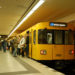 Forscher des RKI untersuchen Mikroorganismen im Berliner U-Bahnnetz. (Bild: philipus/fotolia.com)