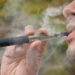 Britische Wissenschaftler sehen in E-Zigaretten eine sinnvolle Alternative für Raucher. (Bild:  vchalup/fotolia.com)
