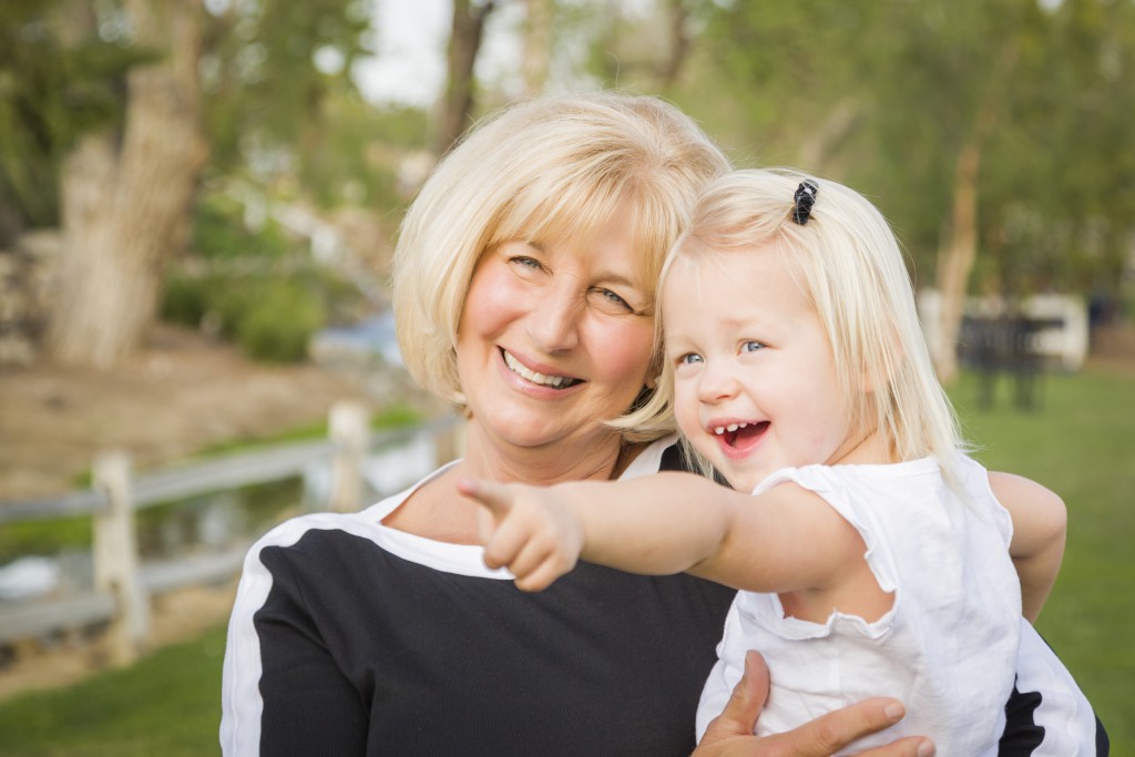 Kinder von älteren Müttern sind einer neuen Studie zufolge gesünder, größer und intelligenter als der Nachwuchs jüngerer Frauen. (Bild: Andy Dean/fotolia.com)