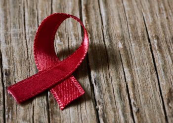 In einer Studie hat sich gezeigt, dass Medikamente, die den AIDS-Erreger HIV unterdrücken, homosexuellen Paaren ungeschützten Geschlechtsverkehr ohne Ansteckung ermöglichen können. (Bild: nito/fotolia.com)