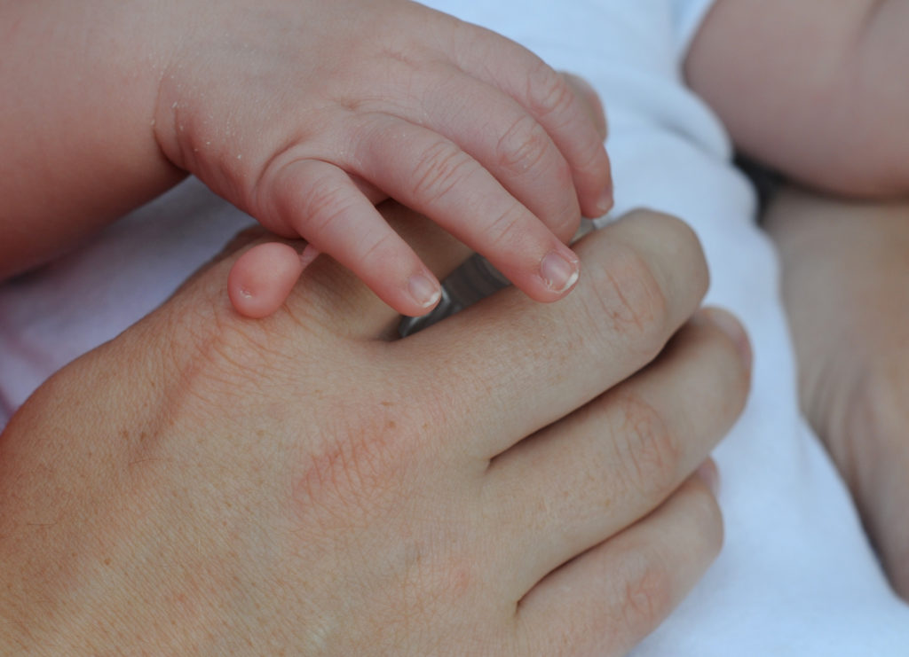 Die Existenz von mehr als fünf Fingern an einer Hand wird als Polydaktylie bezeichnet. In China kam nun ein Junge zur Welt, der insgesamt 31 Finger und Zehen hat. (Bild: annavee/fotolia.com)