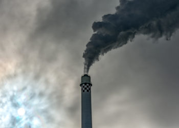 Dass Luftverschmutzung eine große Gefahr für die Gesundheit darstellt, ist lange bekannt. Einer neuen Studie zufolge erhöht eine starke Feinstaubbelastung das Sterberisiko mehrerer Krebsarten. (Bild: Ralf Geithe/fotolia.com)