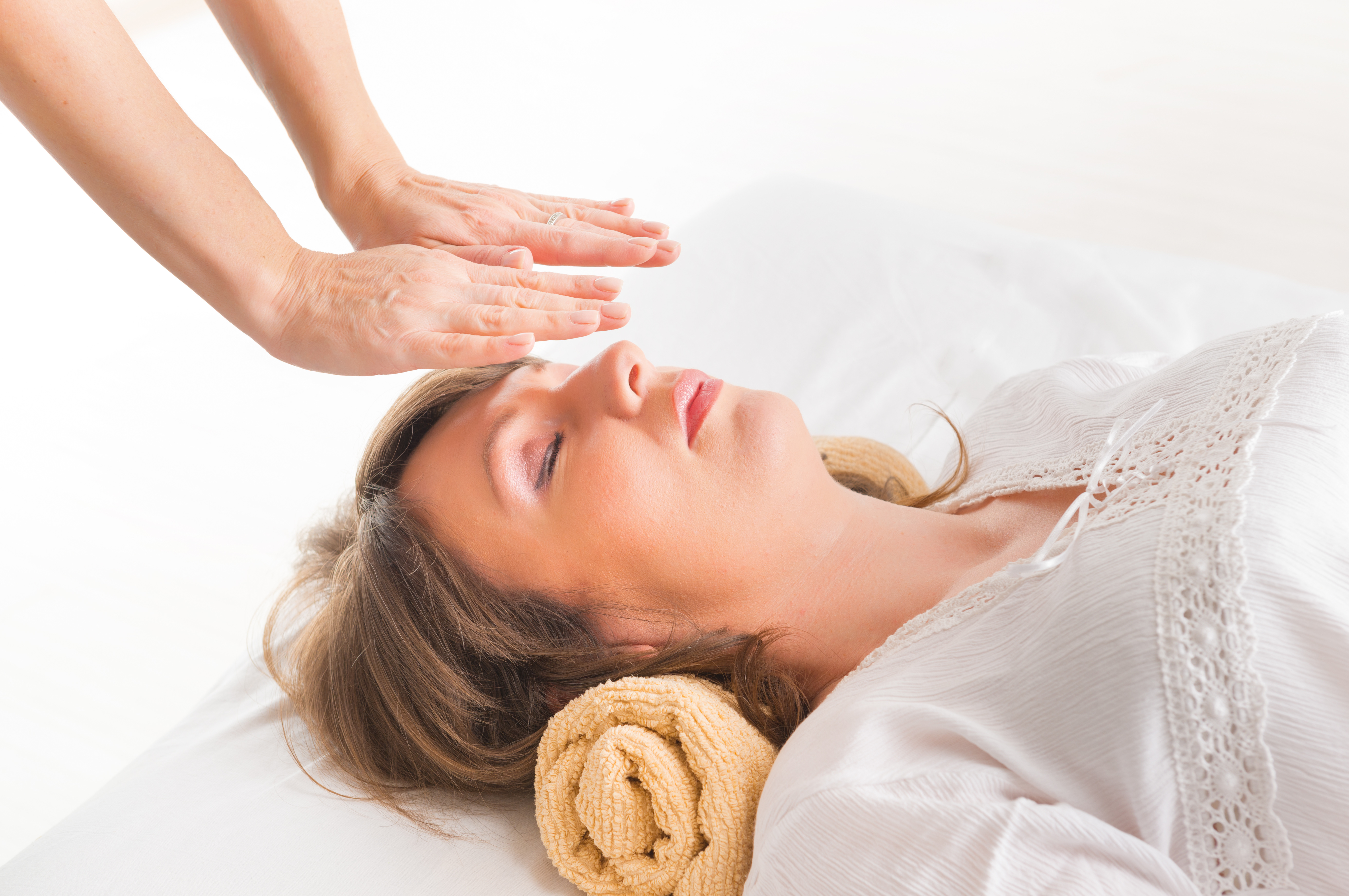 Anousch Mueller hält Behandlungen wie Reiki oder Bioresonanz für wissenschaftlich haltlos.