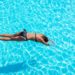 Für viele Menschen gibt es bei sommerlichen Temperaturen nichts schöneres, als ihre freie Zeit im Freibad oder am See zu verbringen. Experten haben einige Tipps, um den Badespaß ohne Gefahren zu genießen. (Bild: volff/fotolia.com)
