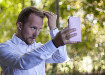 In einer neuen Studie hat sich nun gezeigt, dass eine narzisstische Persönlichkeit ein wohltätiger Spender sein kann, wenn er oder sie sich selbst in die Situation des Bedürftigen hineinversetzt.
(Bild: Michael Eichhammer/fotolia.com)