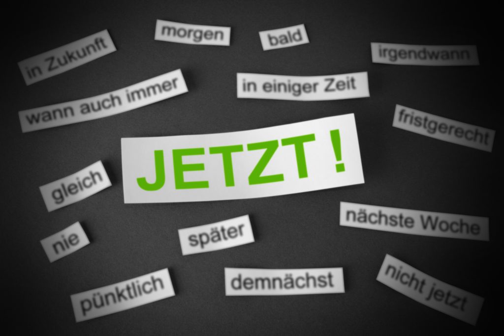 Unerledigte Aufgaben können zu Schlafproblemen führen. Experten empfehlen einen Plan, in dem festgelegt wird, wie und wo die ausstehende Arbeit erledigt werden soll. (Bild: stockpics/fotolia.com)