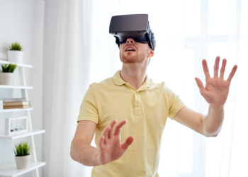Wissenschaftler fanden jetzt heraus, dass mit der Hilfe von sogenannten Virtual Reality Geräten psychische Erkrankungen wie beispeilsweise Paranoia effektiv behandelt werden können. (Bild: Syda Productions/fotolia.com)