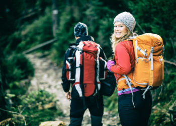 Wandern als Ausdauersport wird von manchen Zeitgenossen belächelt. Es sei ja nur Gehen. Doch Wandern ist tatsächlich fast so effektiv wie zum Beispiel Joggen. (Bild: blas/fotolia.com)