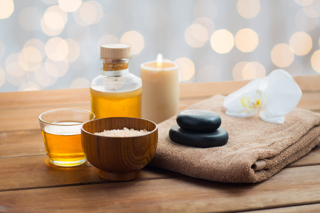 Schmerzlinderung durch Aromatherapie. Bild: Syda Productions - fotolia