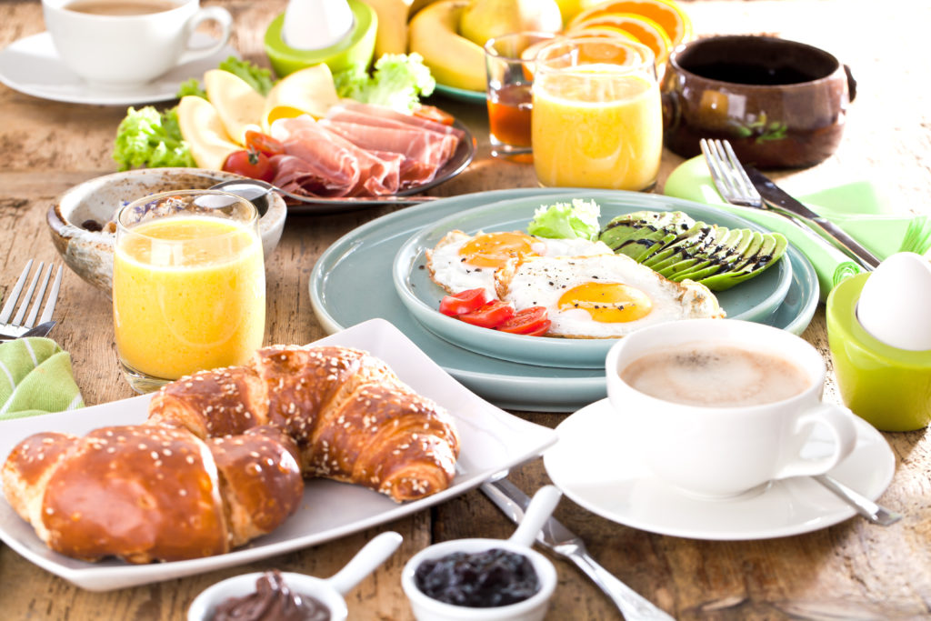 Ist ein Frühstück gesund oder ist es einfach auch egal, wenn man es auslässt? Bild: karepa - fotolia