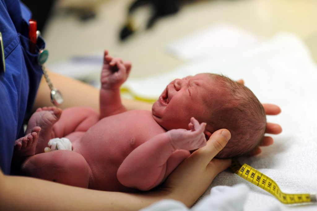 Gesundheitsexperten zufolge können Gehirntumore jeden Menschen treffen, selbst kleine Kinder. So auch die sechs Monate alte Xenia. Die Geschichte des Babys berührt Tausende. (Bild: bevisphoto/fotolia.com)