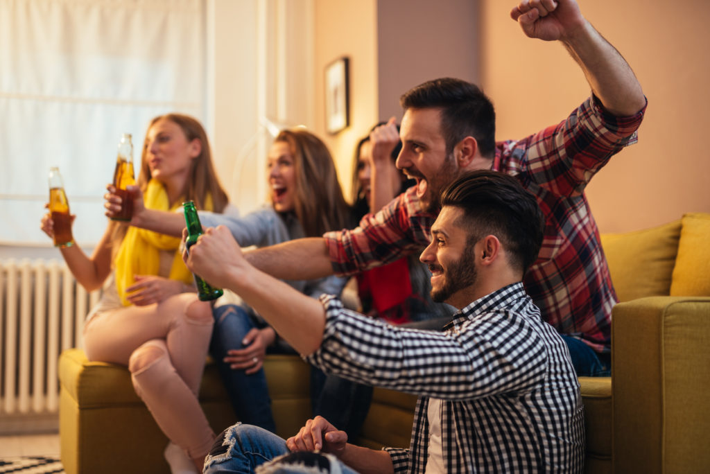 Millionen Fans verfolgen derzeit die Fußball-EM in Frankreich. Bei spannenden Spielen rast schon mal das Herz. Gesundheitsexperten geben Tipps, worauf besonders Herzkranke achten sollten. (Bild: bernardbodo/fotolia.com)