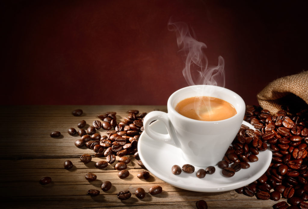 Kaffee ist bei vielen Menschen vor allem als Mittel gegen Müdigkeit beliebt. Doch die wachmachende Wirkung hält nicht ewig, wie Forscher nun feststellten. (Bild: fabiomax/fotolia.com)