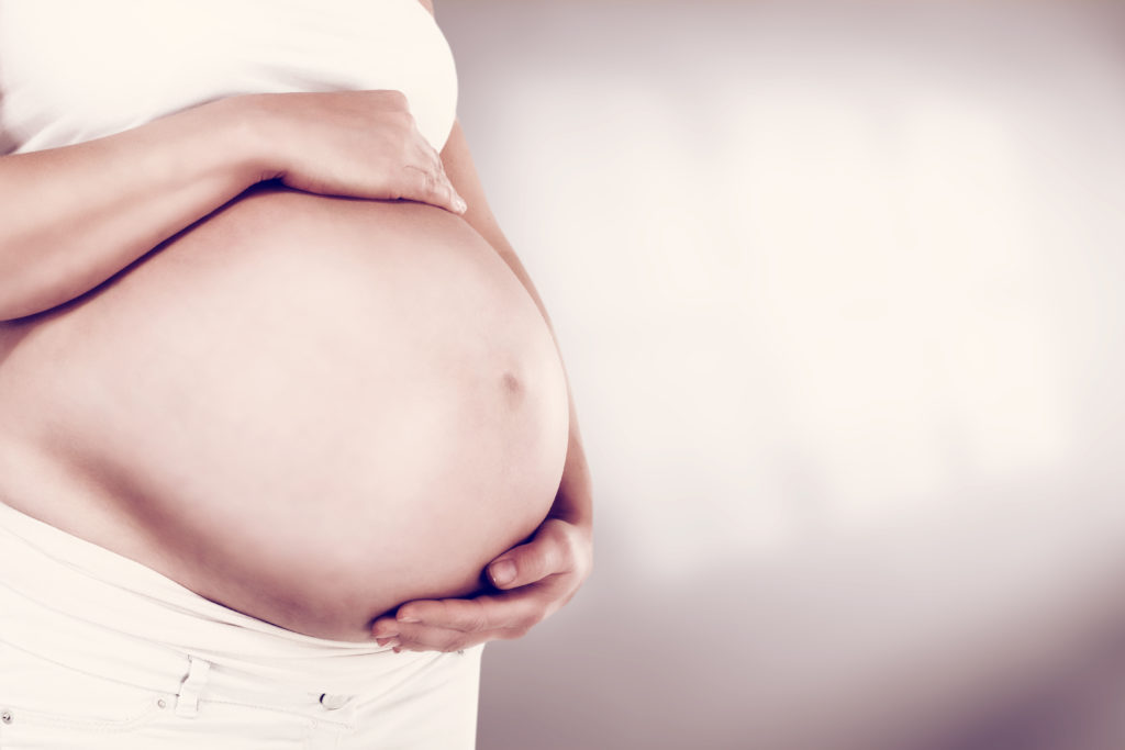 Werdende Mütter können mit ihrer Ernährung während der Schwangerschaft die Gesundheit ihres Nachwuchses maßgeblich beeinflussen. (Bild: magdal3na/fotolia.com)