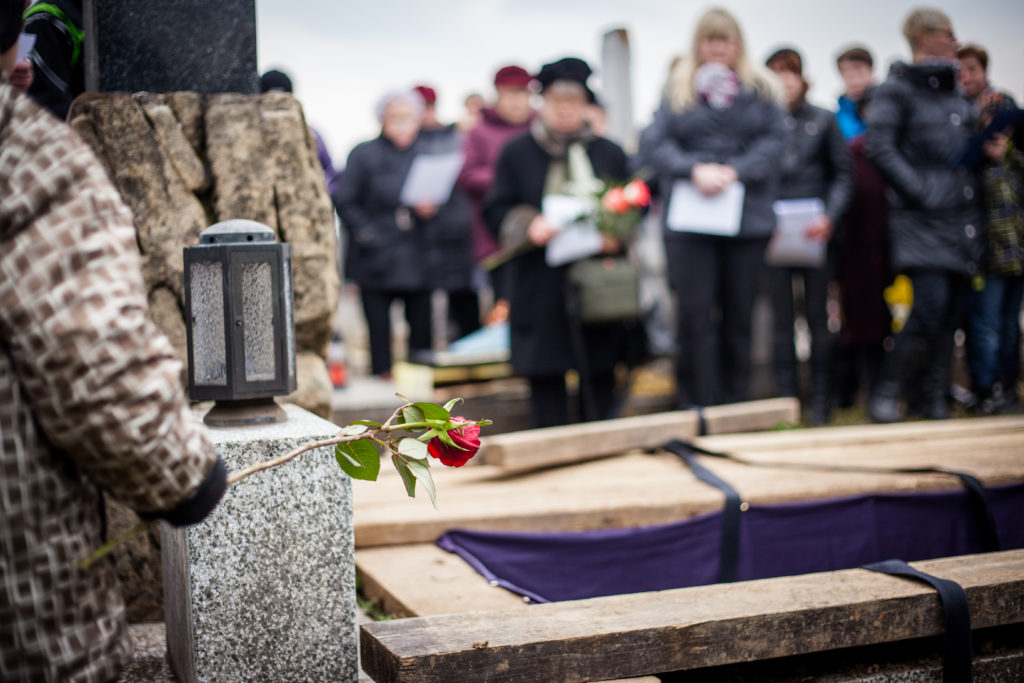 Gibt es ein Leben nach unserem Tod? Forscher fanden jetzt heraus, dass zumindest Gene noch tagelang nach dem Tod weiter aktiv sind. Manche aktivieren sich sogar erst nach dem Zeitpunkt des Todes. (Bild: mdennah/fotolia.com)