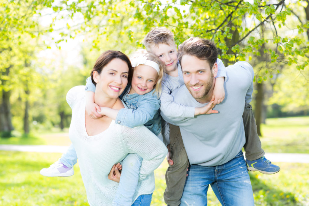 Die Familie hilft vielen Berufstätigen beim Abbau von Stress und fördert dadurch die Gesundheit. (Bild: drubig-photo/fotolia.com)