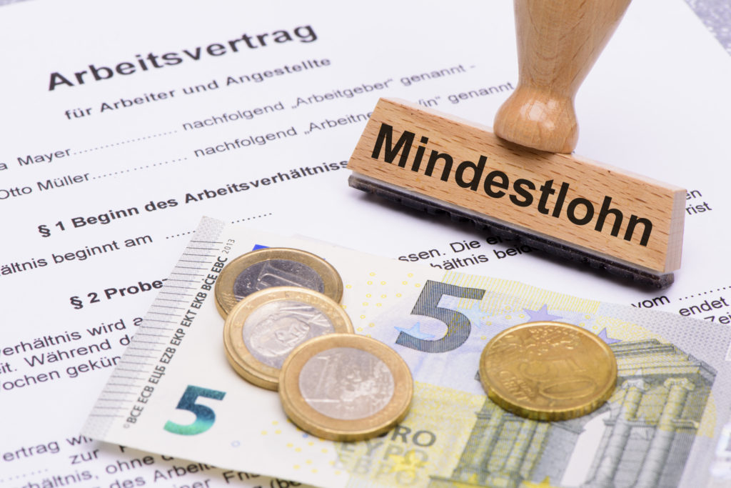 Mindestlohn auch für den Bereitschaftsdienst von Ärzten, Krankenschwestern und Sozialarbeitern. Bild: Wolfilser - fotolia