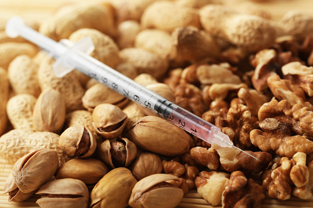 Eine junge Frau ist auf tragische Weise wegen ihrer Nuss-Allergie ums Leben gekommen. (Bild: Africa Studio/fotolia.com)