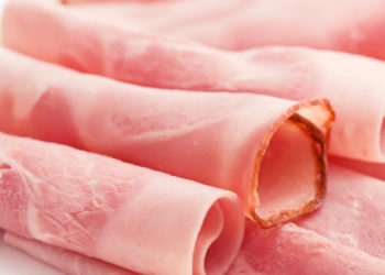 Die Campofrio Food Group Deutschland GmbH ruft das Produkt „Aoste Kernschinken 80g“ zurück. Der Schinken könnte mit gesundheitsgefährdenden Salmonellen kontaminiert sein. (Bild: HLPhoto/fotolia.com)