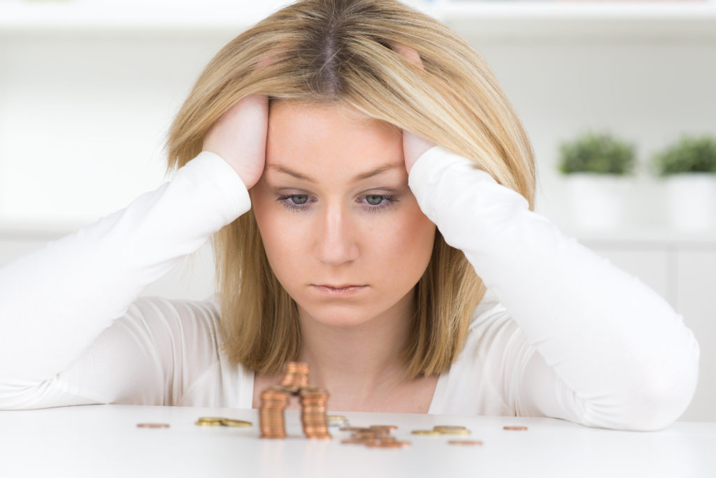 Bei Schuldnerberatungsstellen bekommen Betroffene Hilfe, um den Teufelskreis von Schulden und Krankheit zu durchbrechen. (Bild: Picture-Factory/fotolia.com)