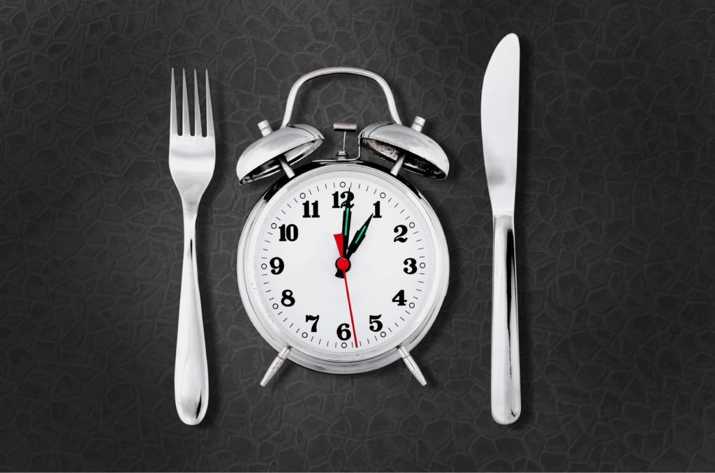 Der ideale Essensrhythmus kann von Mensch zu Mensch ganz unterschiedlich sein. Der Grund hierfür ist unsere "innere Uhr". (Bild: BillionPhotos.com/fotolia.com) 