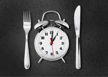 Der ideale Essensrhythmus kann von Mensch zu Mensch ganz unterschiedlich sein. Der Grund hierfür ist unsere "innere Uhr". (Bild: BillionPhotos.com/fotolia.com)