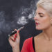 Es gibt immer wieder Unklarheiten, wie sich E-Zigaretten auf unsere Gesundheit auswirken. Eine neue Studie stellte jetzt fest, dass der Gebrauch von E-Zigaretten zu kardiovaskulären Schäden führen kann. (Bild: juniart/fotolia.com)