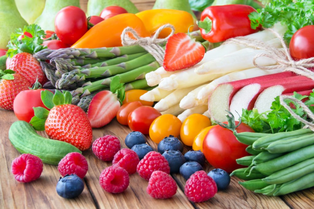 Obst und Gemüse schmecken gut und sind gesund. Forscher fanden jetzt heraus, dass Obst und Gemüse sogar unser Wohlbefinden und unsere innere Zufriedenheit erhöhen können. (Bild: PhotoSG/fotolia.com)
