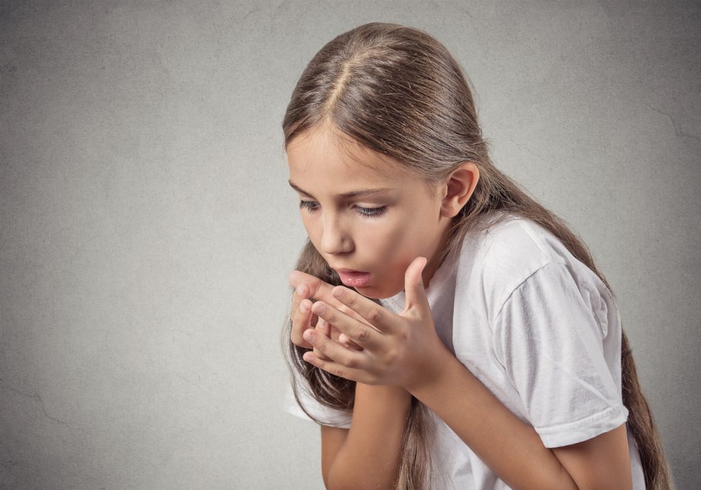 Wenn sich ein Kind nach der Einnahme von Medikamenten erbricht, soll nicht ohne weiteres eine weitere Tablette verabreicht werden. Das Mittel könnte schon wirken. (Bild: pathdoc/fotolia.com)