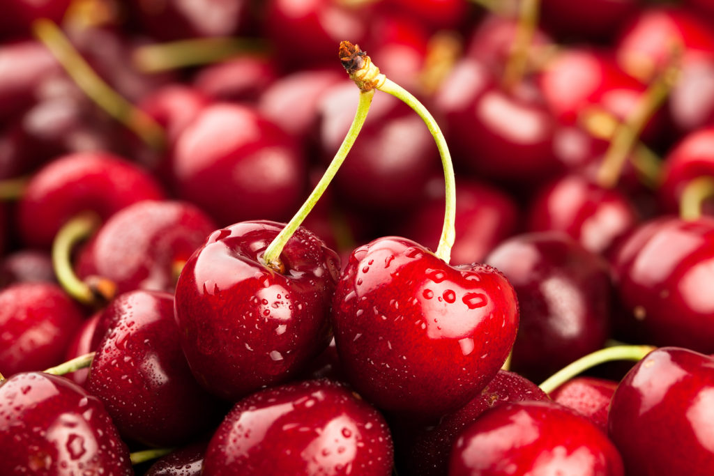 Kirschen sind bei den Deutschen besonders beliebt. Die leckeren Früchte sollten am besten immer mit Stiel gekauft und möglichst nicht im Plastikbeutel aufbewahrt werden. (Bild: bergamont/fotolia.com)