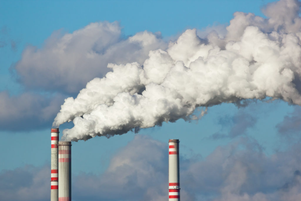Laut einer neuen Studie sind Schadstoffe aus deutschen Kohlekraftwerken für den Tod mehrerer tausend Menschen im europäischen Ausland verantwortlich. (Bild: martin33/fotolia.com)