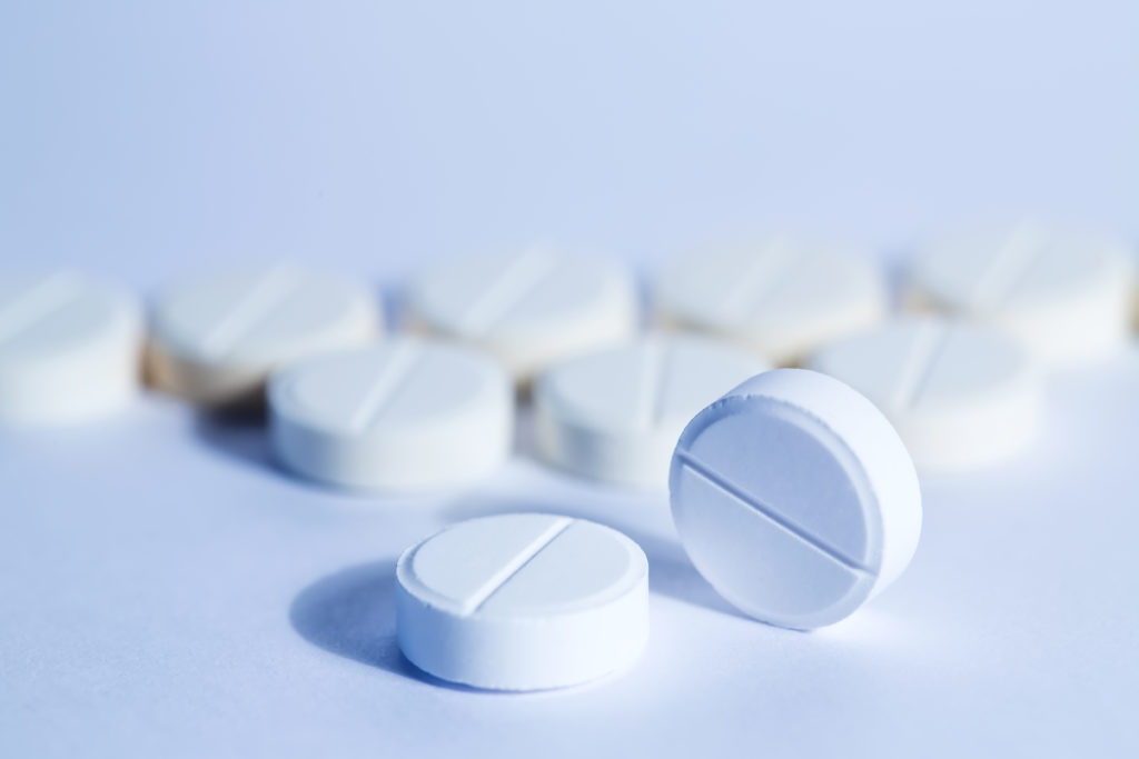 Der Einsatz von Schmerzmitteln in der Schwangerschaft kann Risiken für unsere Kinder mit sich bringen. Eine neue Studie stellte fest, dass Paracetamol in der Schwangerschaft zu Autismus bei den Kindern führen kann. (Bild: BestForYou/fotolia.com)